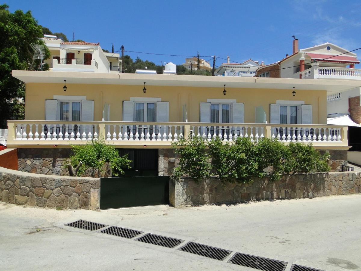 Chrysanthe'S Apartments No2 Poros Town エクステリア 写真